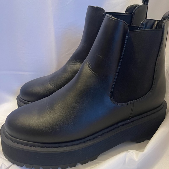 Platform Black Boots - Picture 2 of 4